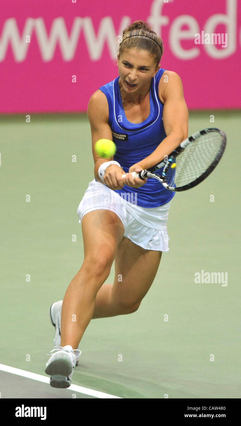 Sara Errani (ITA) während das Halbfinale Fed-Cup-match Tschechische Republik vs. Italien in Ostrava, Tschechische Republik, 21. April 2012. (Foto/Jaroslav Ozana CTK) Stockfoto