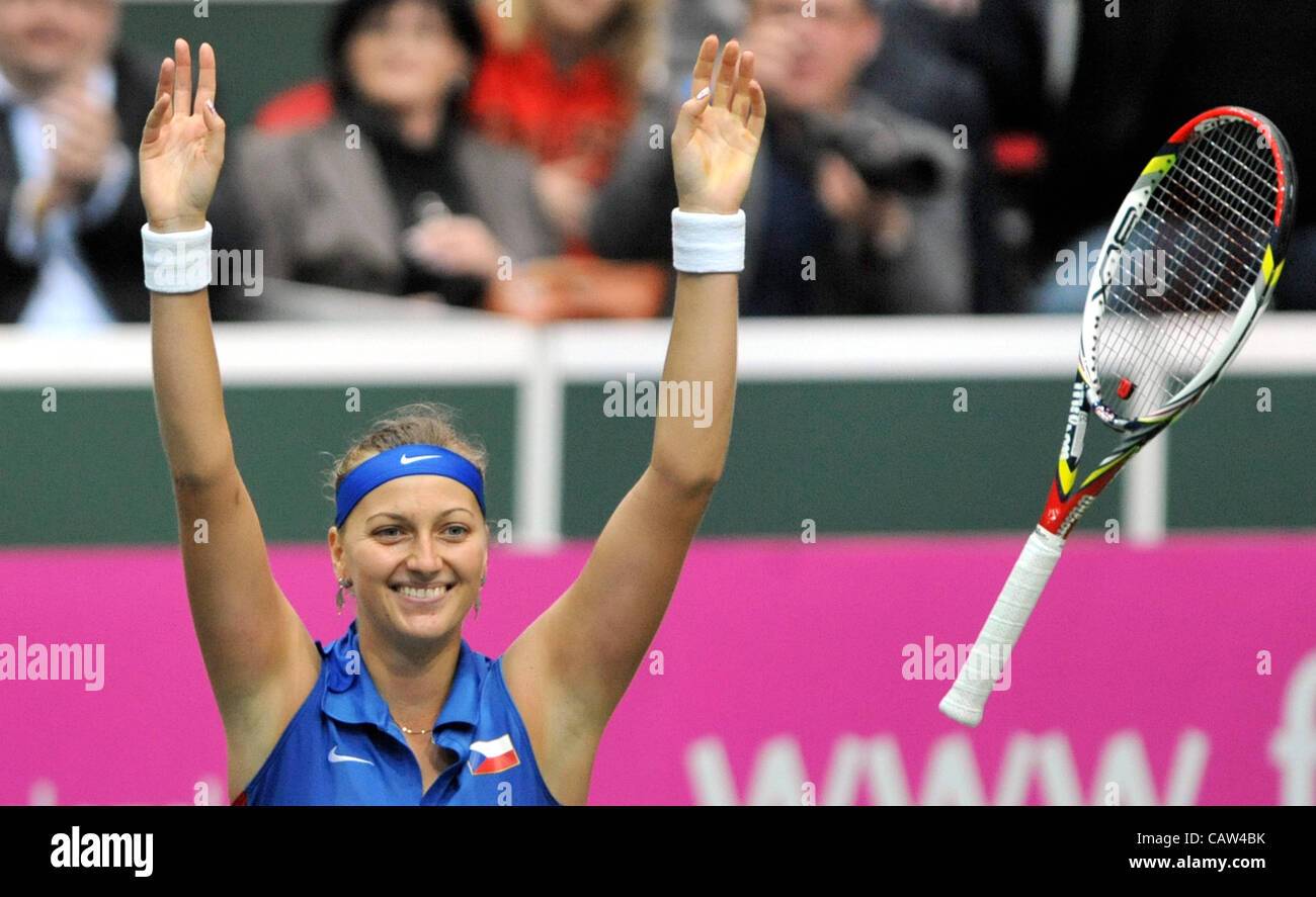 Petra Kvitova (CZE) gewannen das Halbfinale Fed-Cup-match Tschechische Republik vs. Italien gegen Franceska Schiavone in Ostrava, Tschechische Republik, 22. April 2012. (Foto/Jaroslav Ozana CTK) Stockfoto