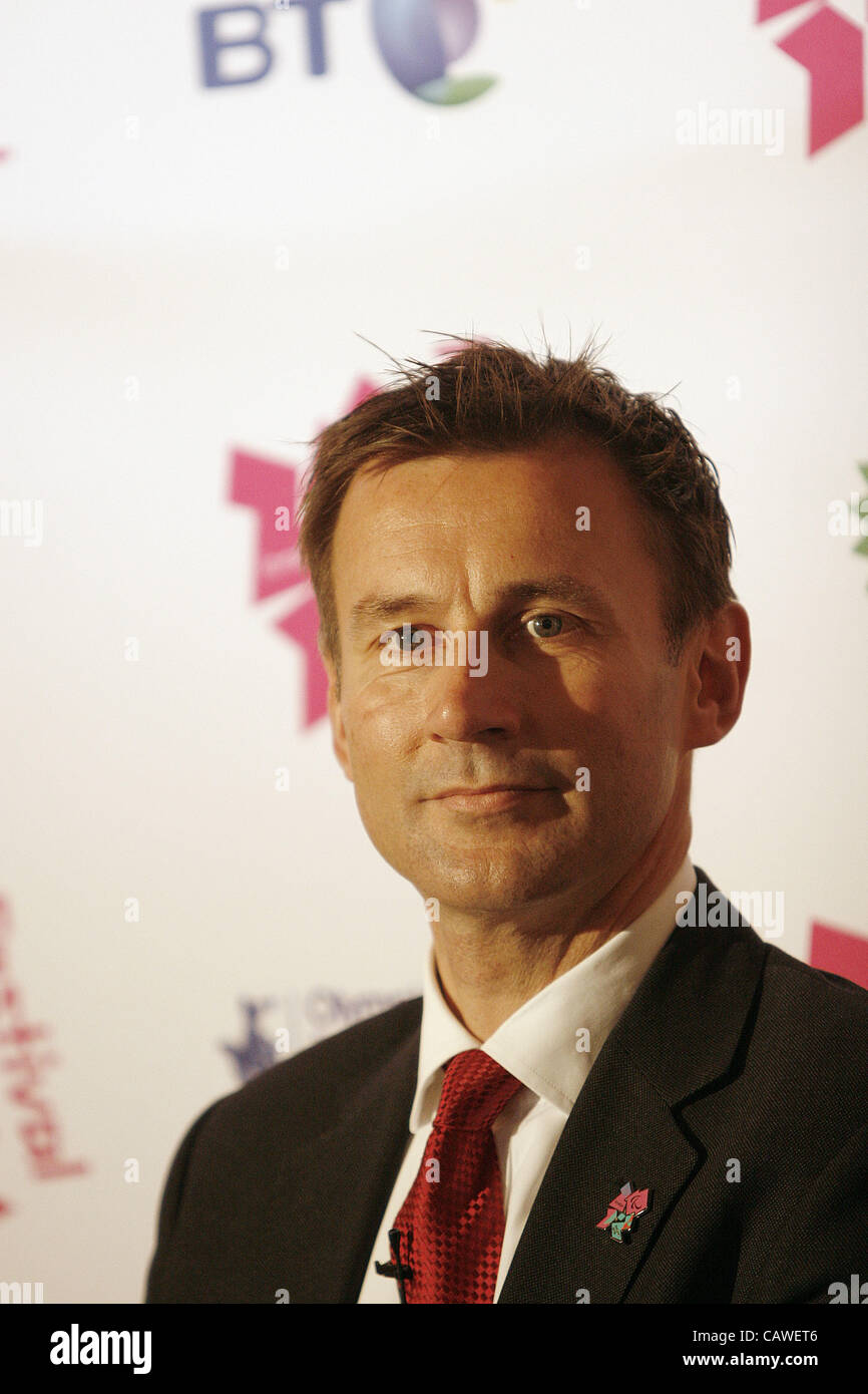 26. April 2012 - London, London, Vereinigtes Königreich - Jeremy Hunt MP Staatssekretär für Kultur, Sport, Olympische Spiele und Medien macht ersten öffentlichen Auftritt nach Murdoch Enthüllungen bei der Vorstellung der Cultural Olympiade London 2012 The Tower of London UK 26.04.2012 (Credit-Bild: © Theodore Lia Stockfoto