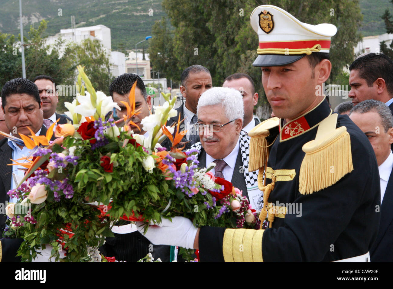 4. Januar 2008 - Tunesien, Tunesien - palästinensischen Präsidenten Mahmoud Abbas (Abu Mazen), legt einen Kranz aus Blumen am Denkmal an die Märtyrer des israelischen Überfalls im Hamam, die, das Al von Tunesien, Tunis, am 29. April 2012 Shat. Foto von Thaer Ganaim (Kredit-Bild: © Thaer Ganaim Apaimages/APA Bilder/ZUM Stockfoto