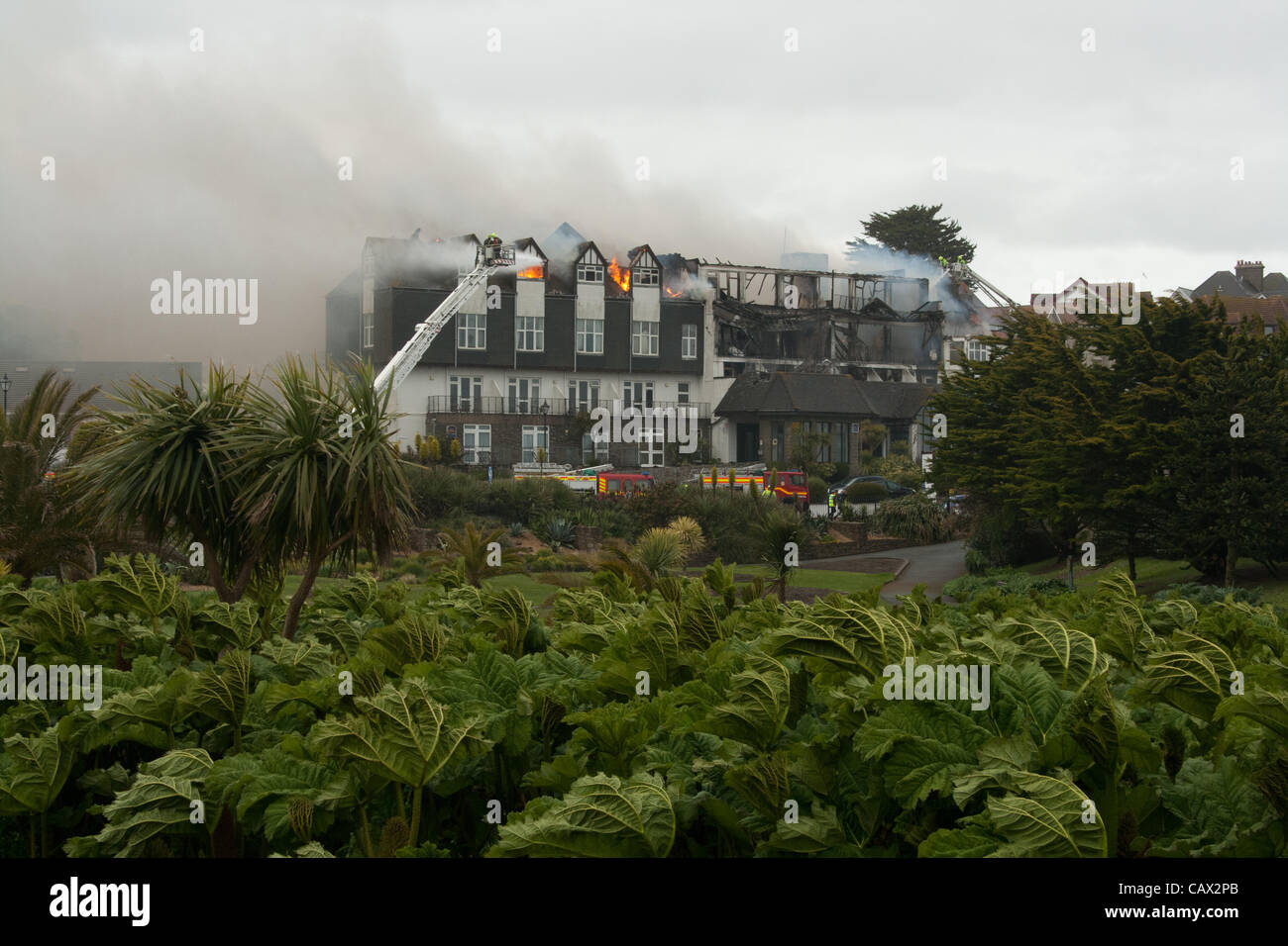 Brand in Falmouth Strandhotel zerstört ein Großteil der Gebäude und deren Inhalt am 30. April 2012. Stockfoto