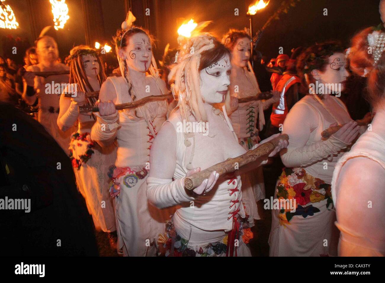 Beltane Fire Festival Edinburgh Schottland Großbritannien 30.04.12. Antiken heidnischen Festival feiert den Beginn des Sommers. Das Gericht von der May Queen Stockfoto