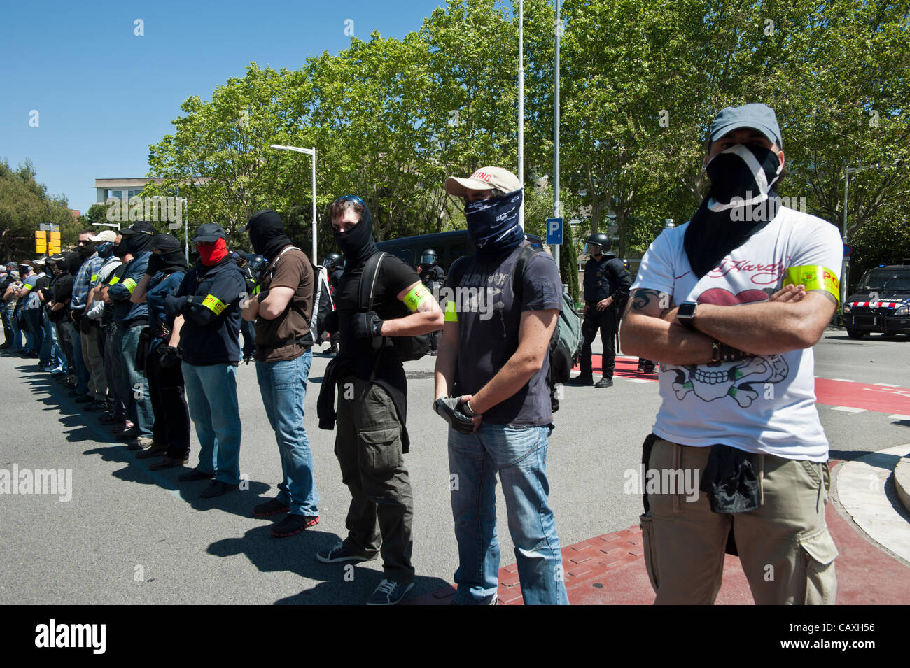 Barcelona, 3.Mai. 2012.-Tausenden Polizisten kontrollieren die Stadt, einige in Zivil und mit seinem Gesicht bedeckt, vor allem rund um das Hotel Arts die Gastgeber des Gipfels der Europäischen Zentralbank. Stockfoto