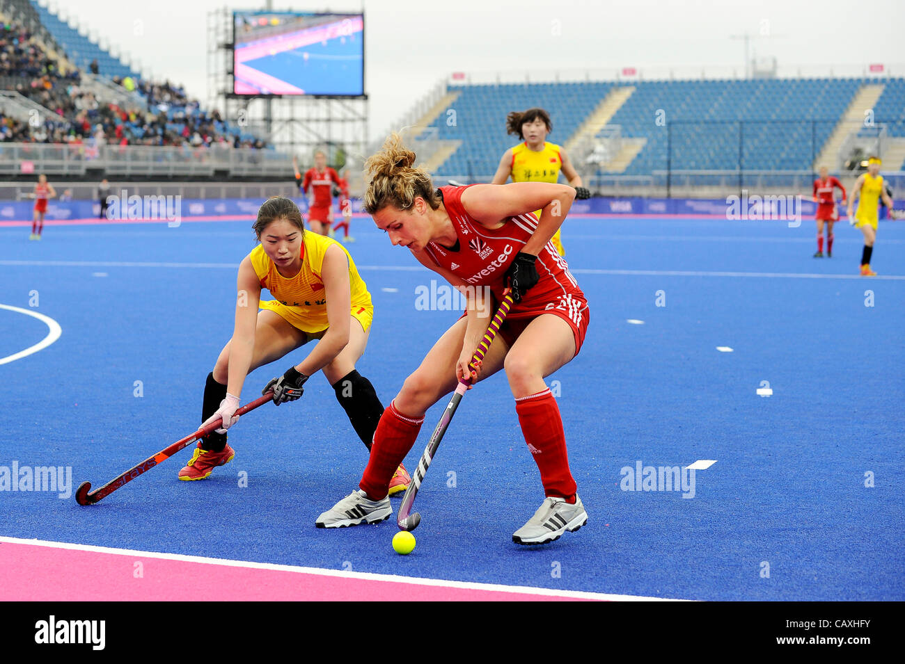 03.05.2012 London, England. Great Britain Mittelfeldspieler # 22 Ashleigh Kugel (GBR) in Aktion während der Frauen vorläufige Übereinstimmung zwischen China und Großbritannien am 2. Tag der Visa International Invitational Hockey Turnier in der Flussufer-Arena im Olympiapark. (Dies ist eine 2012 Olympics Test Eva Stockfoto