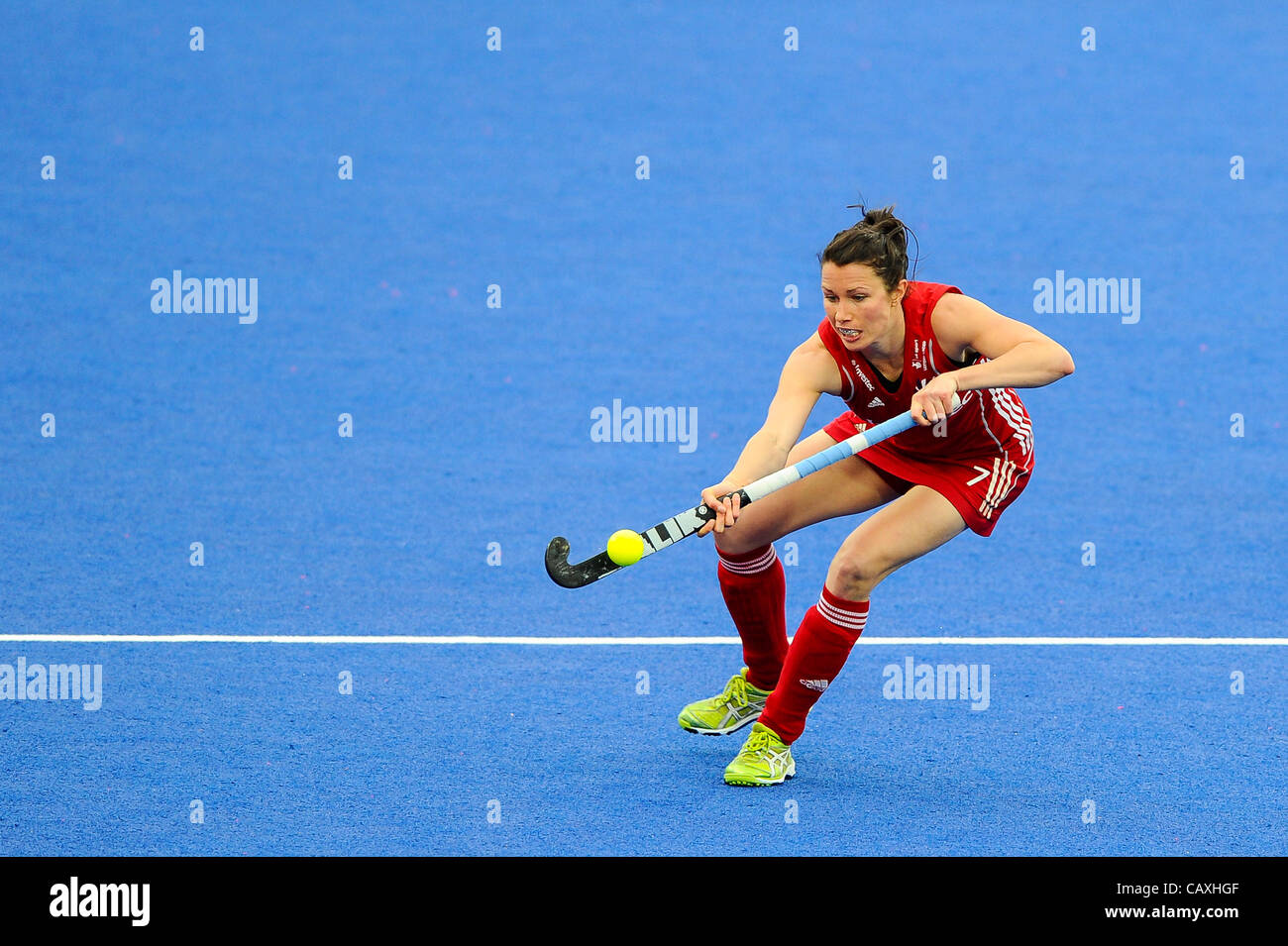 03.05.2012 London, England. Great Britain Defender # 7 Anne PANTER (GBR) kontrolliert den Ball während der Frauen vorläufige Übereinstimmung zwischen China und Großbritannien am 2. Tag der Visa International Invitational Hockey Turnier in der Flussufer-Arena im Olympiapark. (Dies ist ein 2012 Olympischen Spiele test Stockfoto