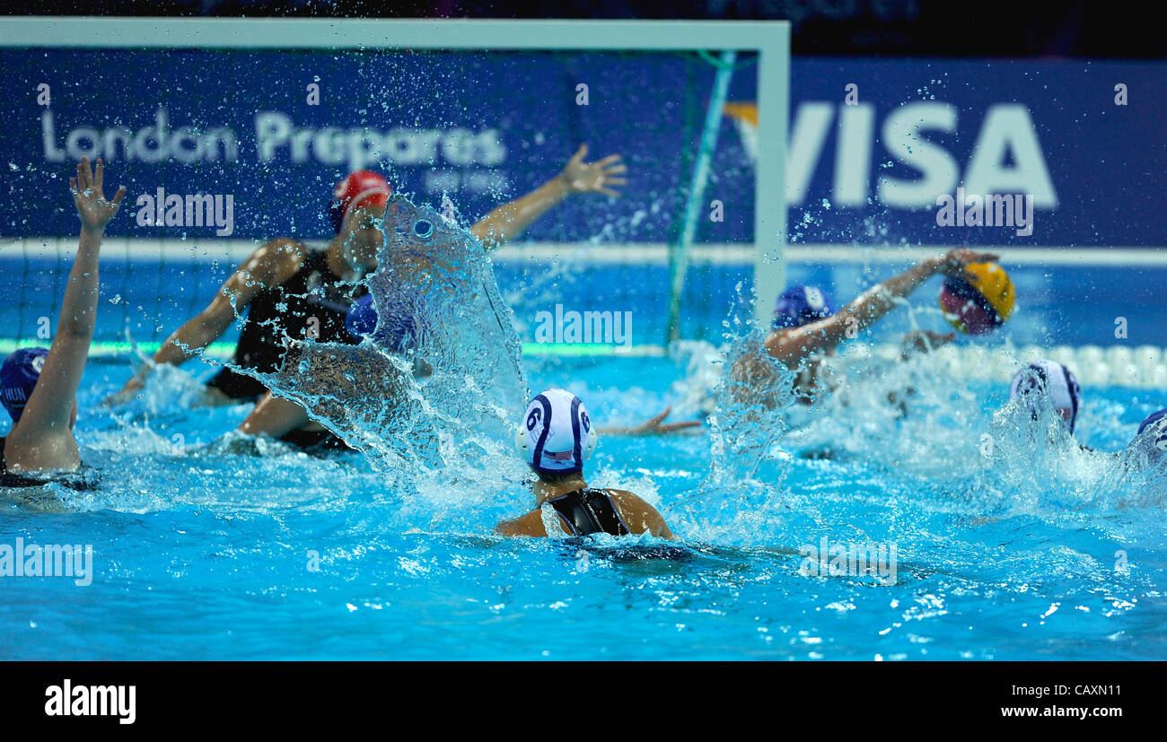 03.05.2012. London England. USAS Elsie Windes (CB) schießt und punktet