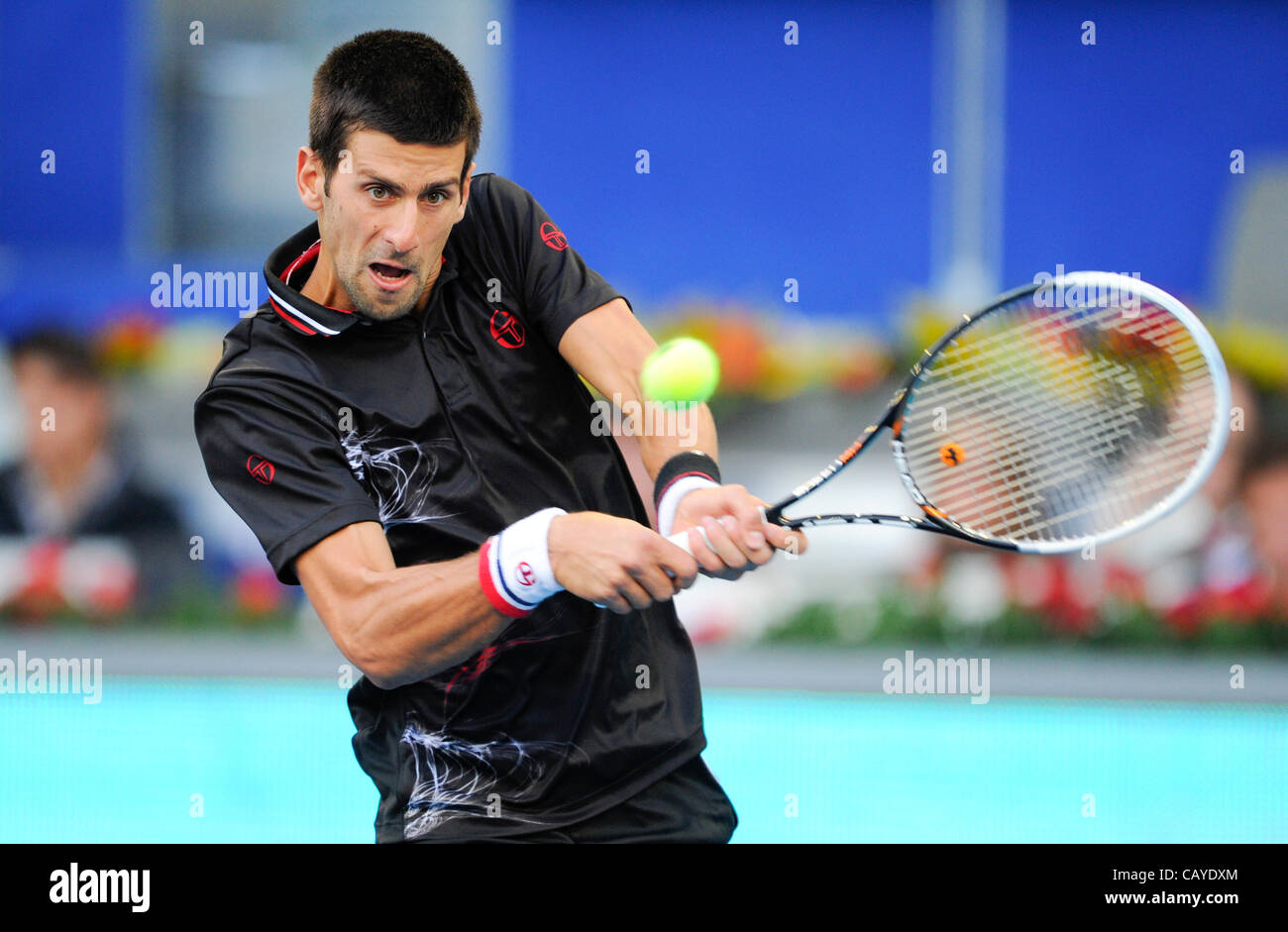 MADRID, Spanien - 8. Mai 2012: Novak Djokovic von Serbien in Aktion gegen Daniel Gimeno-Traver von Spanien in der 2. Runde der Mutua Madrilena Madrid Open in La Caja Magica am 8. Mai 2012 in Madrid, Spanien. Djokovic gewann 6/2-2/6 6/3.  Foto: GRUPPO / JOSE MANUEL COLOMO (Photo Credit: J.M.COLOM Stockfoto