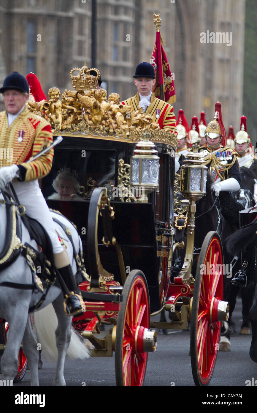London, UK. 9. Mai 2012. Königliche Kutsche fährt nach dem House Of Lords. Die Königin hat ihre Rede im House Of Lords heute 9. Mai 2012. Stockfoto