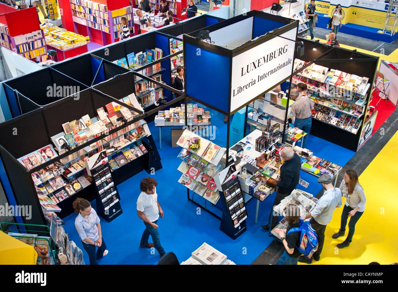 Italien Piemont Turin XXV internationalen Buchmesse von Turin im Jahr 2012 Donnerstag, 10. Mai 2012 öffnet die Messe zu den öffentlichen 10:00-Ständen der Verlage, die ausstellen Stockfoto