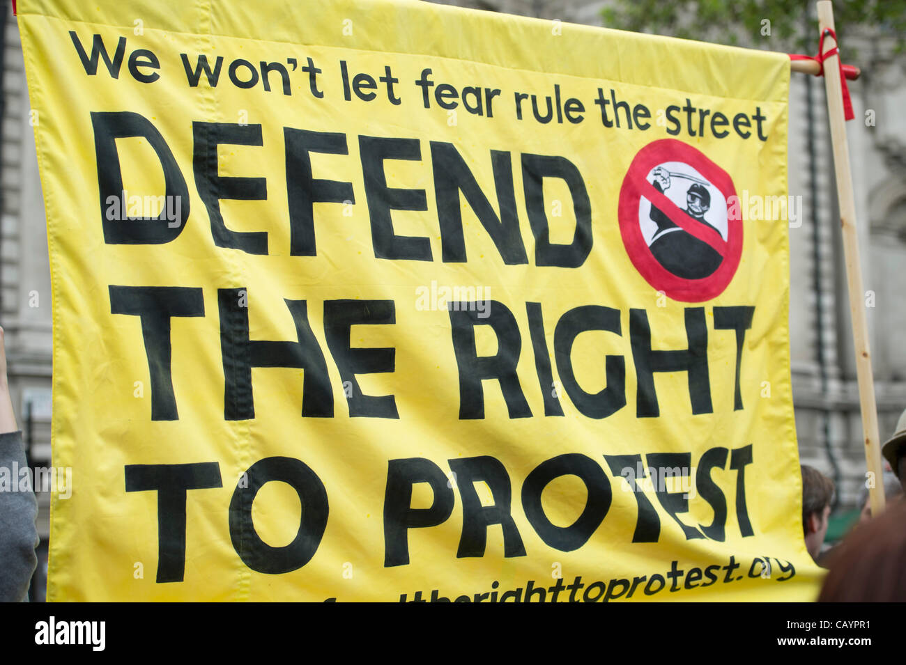 Banner, das Recht zu protestieren, statt im Zentrum von London zu verkünden. Stockfoto