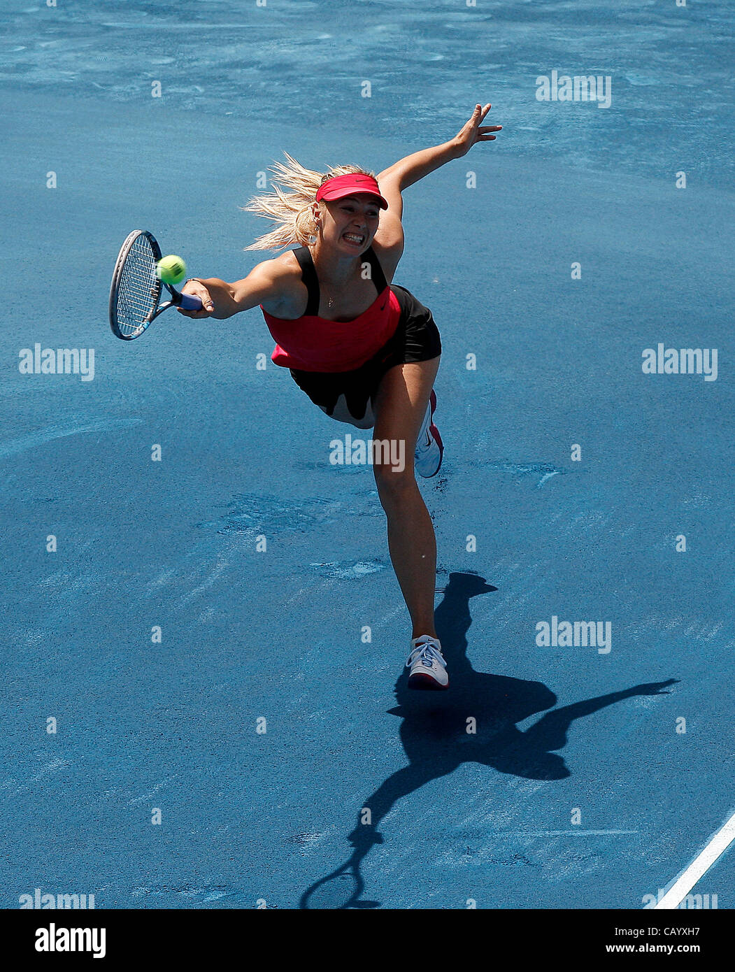 11.05.2012 Madrid, Spanien. Maria Sharapova in Aktion gegen Serena Williams im 1/4 Finale Einzel WTA Madrid Masters Tennisturnier. Stockfoto