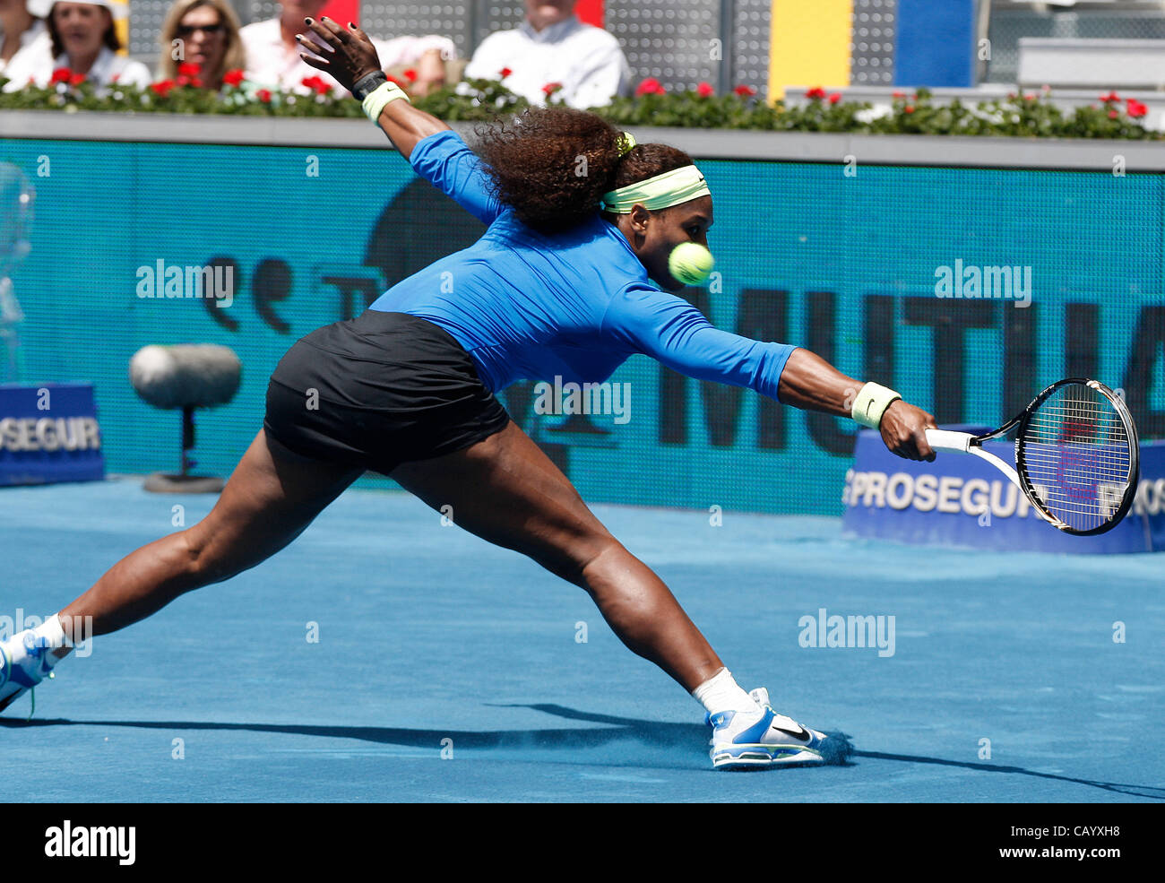 11.05.2012 Madrid, Spanien. Serena Williams in Aktion gegen Maria Sharapova im 1/4 Finale Einzel WTA Madrid Masters Tennisturnier. Stockfoto