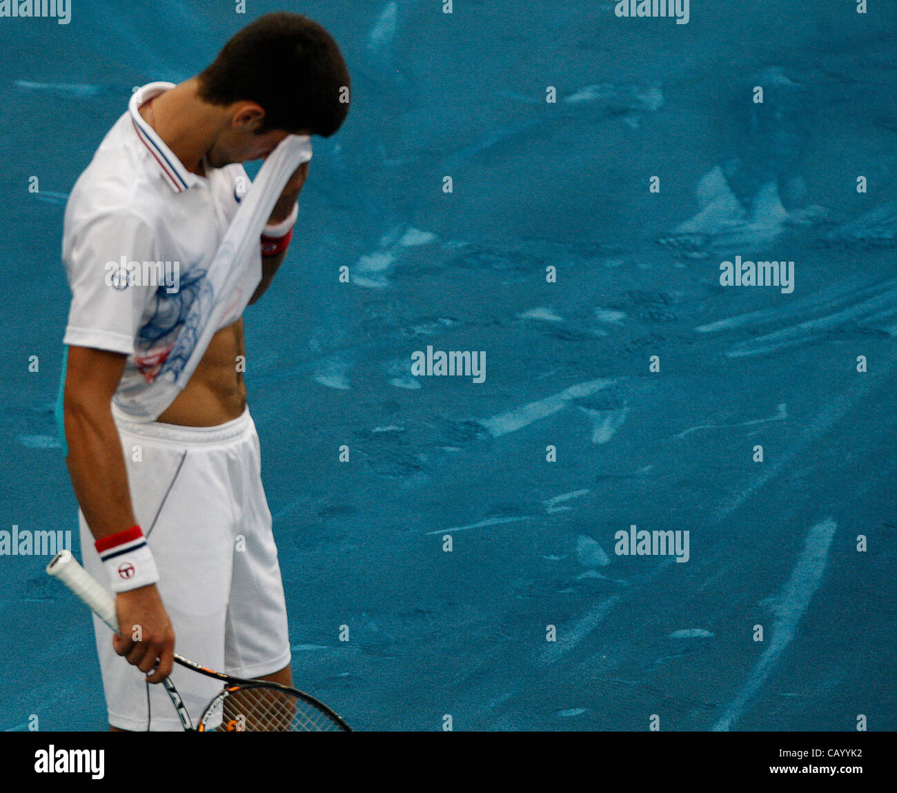 11.05.2012 Madrid, Spanien. Novak Djokovic in Aktion gegen Janko Tipsarevic während des Viertelfinales der Madrid Open Tennisturnier. Stockfoto