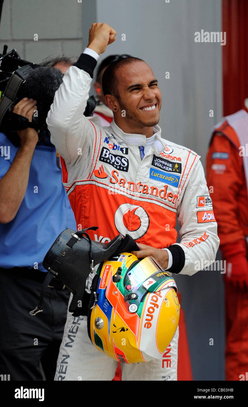 12.05.2012, Motorsport, Formel 1, Grand Prix von Spanien auf dem Circuit de Catalunya in Barcelona, Spanien---Lewis Hamilton (GBR) freut sich über die Pole Position Stockfoto