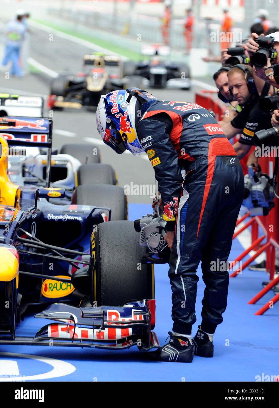 12.05.2012, Motorsport, Formel 1, Grand Prix von Spanien auf dem Circuit de Catalunya in Barcelona, Spanien---Sebastian Vettel (GER) kühlt die Vorderreifen seines Autos nach dem Qualifying Stockfoto