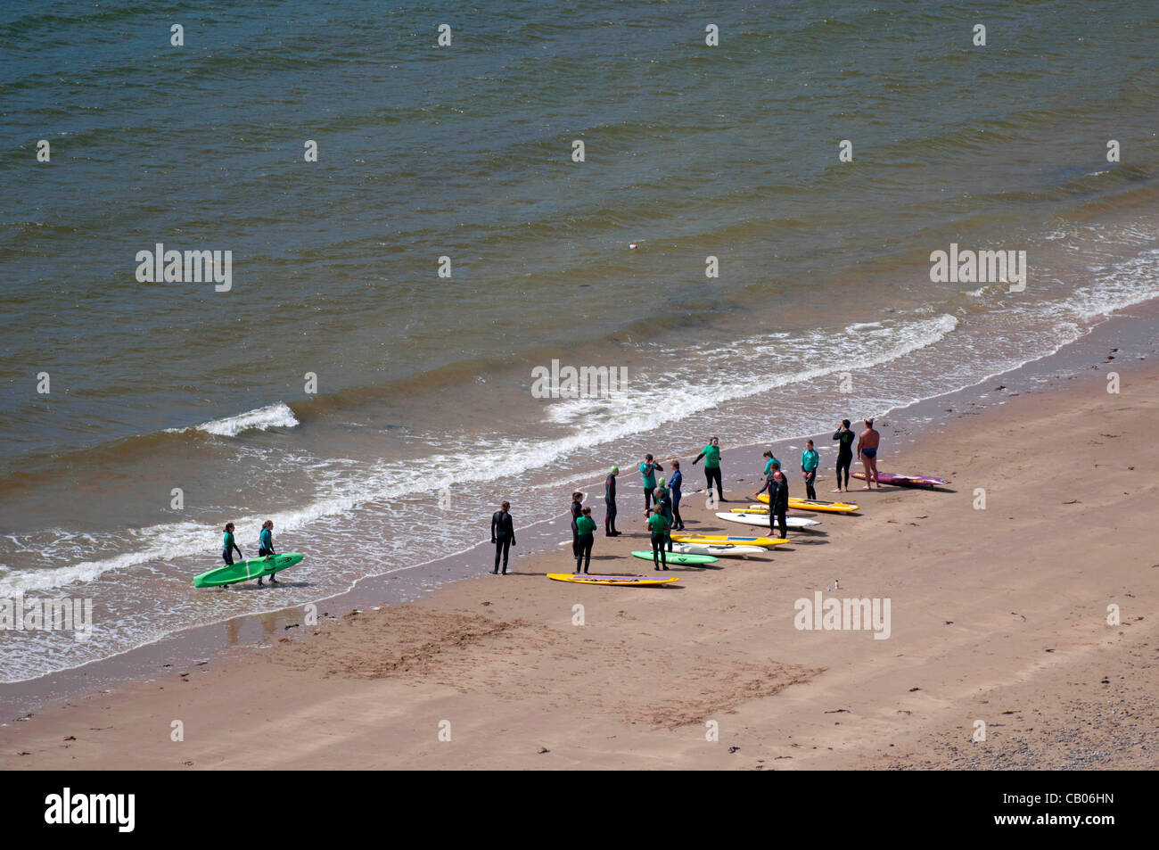 Beach-Wetter - Langland Bucht - Swansea - UK 13. Mai 2012: Mitglieder der Langland Bucht Rettungsschwimmer Club-Ausbildung in der warmen Sonne am Langland Bucht in der Nähe von Swansea, Großbritannien heute Morgen. Stockfoto