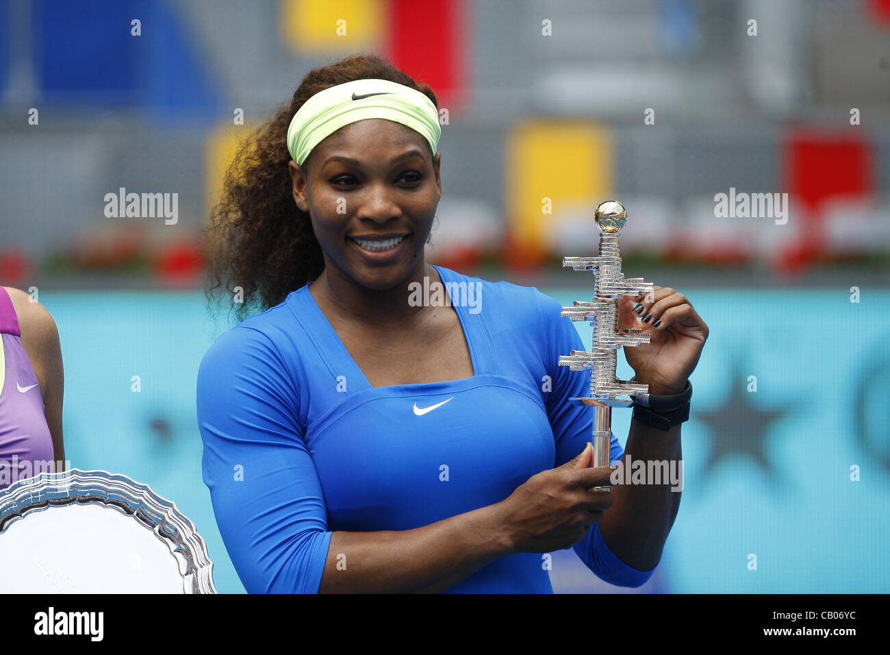 Den 13.05.2012 Madrid, Spanien. Serena Williams mit Strom versorgt, eine vernichtende 6-1 6-3 Sieg über die Nummer eins der Welt Victoria Azarenka, WTA Madrid Open zu gewinnen Stockfoto