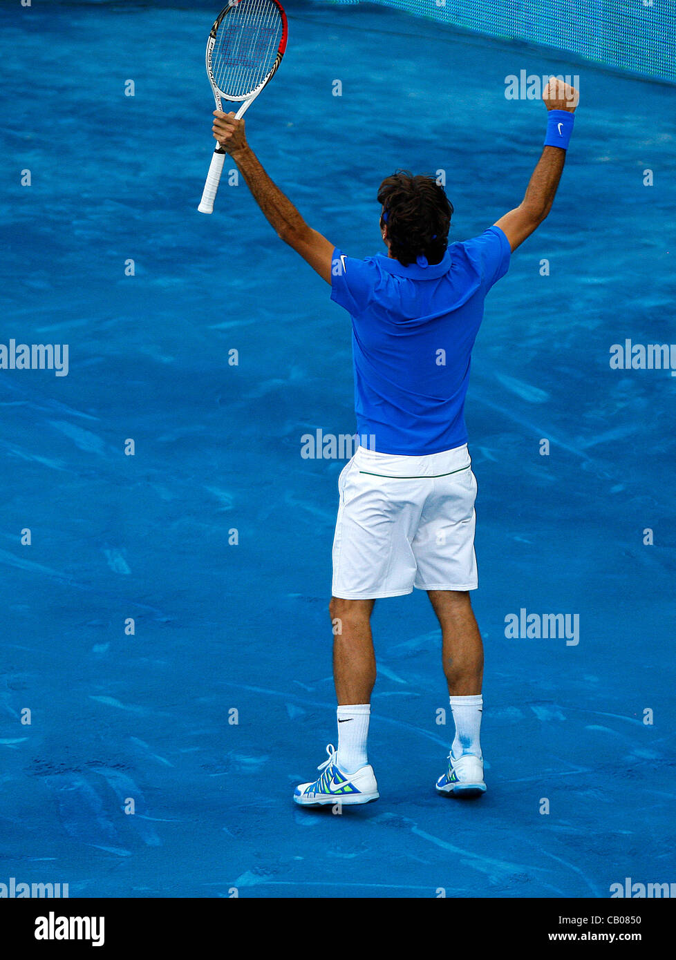 Roger Federer schlagen wieder aus dem ersten Satz an seine dritte Madrid Masters Titelgewinn mit freundlicher Genehmigung von einem 3-6 7-5 7-5 Sieg über Toma zu verlieren Stockfoto