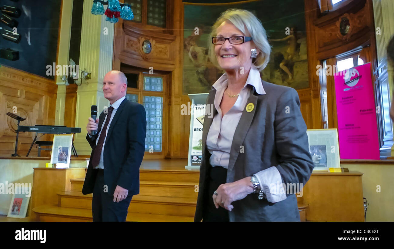 Paris, Frankreich, französische Frau Bürgermeister von Montpellier, "Hélène Mandroux', (. O.S. Homophobie") N.G.O. Präsentation (Frau, die erste Homo-ehe in Frankreich im Jahr 2013) Maire Stockfoto