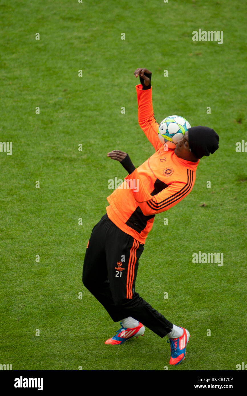 18.05.2012-München, Deutschland. Chelseas Côte d ' Ivoire weiterleiten Salomon Kalou während der offiziellen Chelsea training für 2012 UEFA Champions League Finale in der Allianz Arena München obligatorisch gespielt credit Mitchell Gunn. Stockfoto