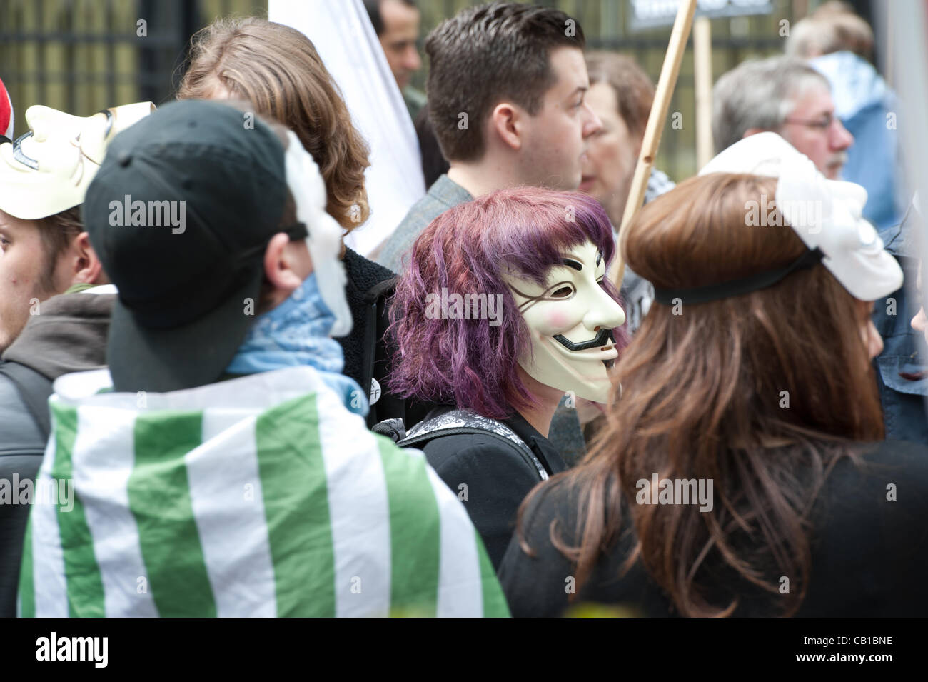 19. Mai 2012 - CND und das stoppen der Kriegskoalition London zu vereinen, außerhalb der US-Botschaft in Grosvenor Square in London zu sagen "Nein zur NATO" Lauf zusammenfallen mit Demonstrationen in Chicago USA vor Präsident Barack Obama eine Rede bei der NATO stattfinden Stockfoto