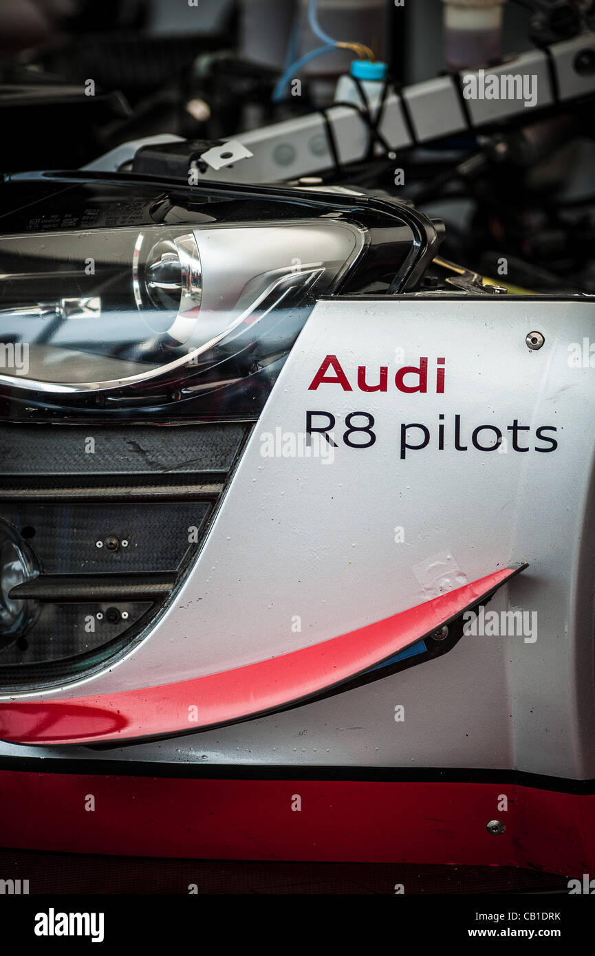 Details auf der Vorderseite ein Audi R8 während der pre-Race-Aktivitäten vor dem Nürburgring 24 Stunden Ausdauer-Rennen in der Nähe von Nurburg, Deutschland am 19. Mai 2012. Foto: Matt Jacques Stockfoto