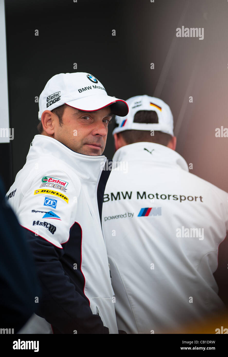 Pre-Race-Aktivitäten im Fahrerlager vor dem Nürburgring 24 Stunden Ausdauer-Rennen in der Nähe von Nurburg, Deutschland am 19. Mai 2012. Foto: Matt Jacques Stockfoto