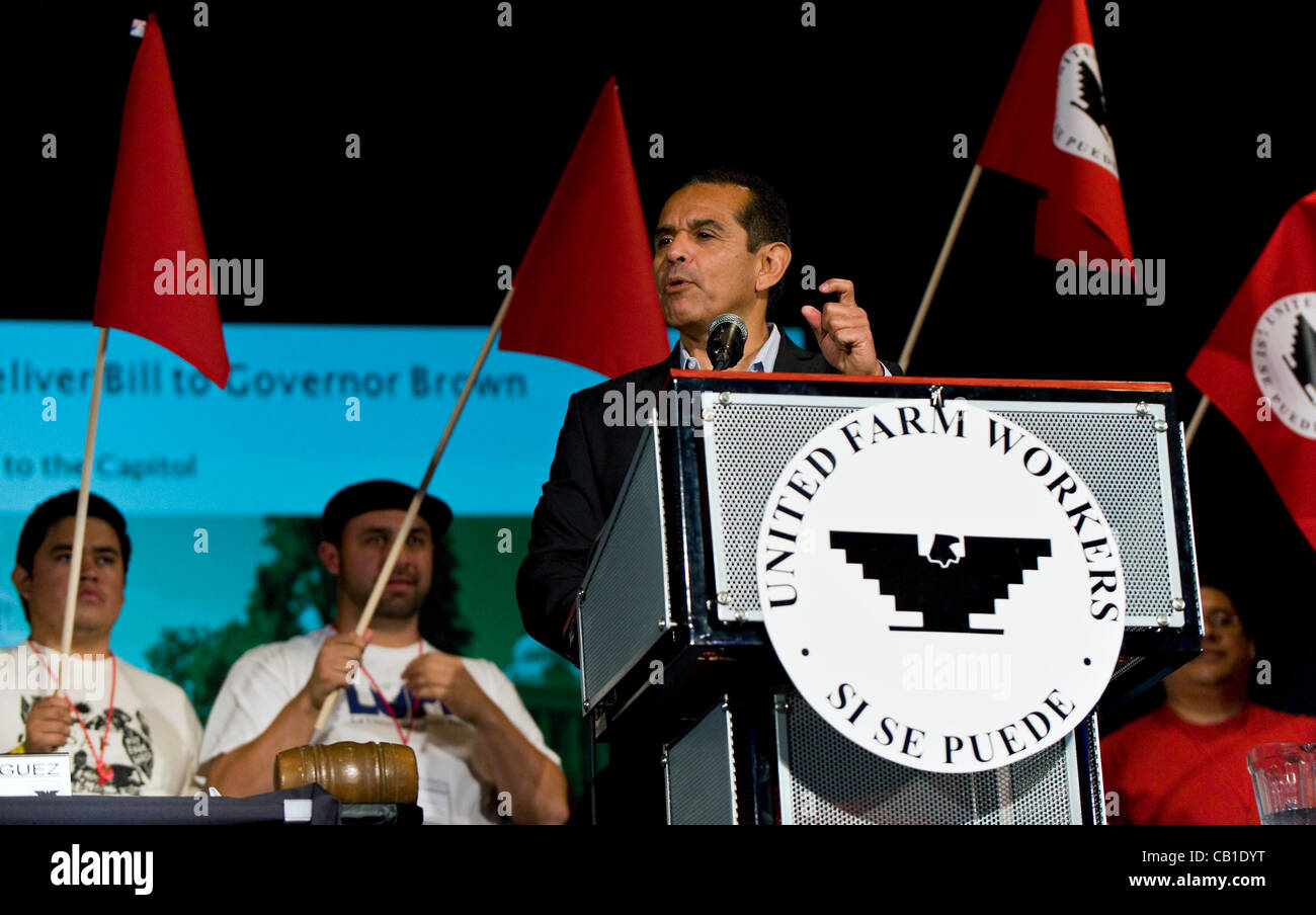 19. Mai 2012 spricht - Bakersfield, CA, USA - Los Angeles Bürgermeister Antonio Villaraigosa, den Delegierten der United Farm Workers 50. Jahrestag Convention. Einige 2.000 Teilnehmern und Unterstützern gesammelt an die legislativen Agenden weiterarbeiten und Landarbeiter, die union zu organisieren sein Stockfoto