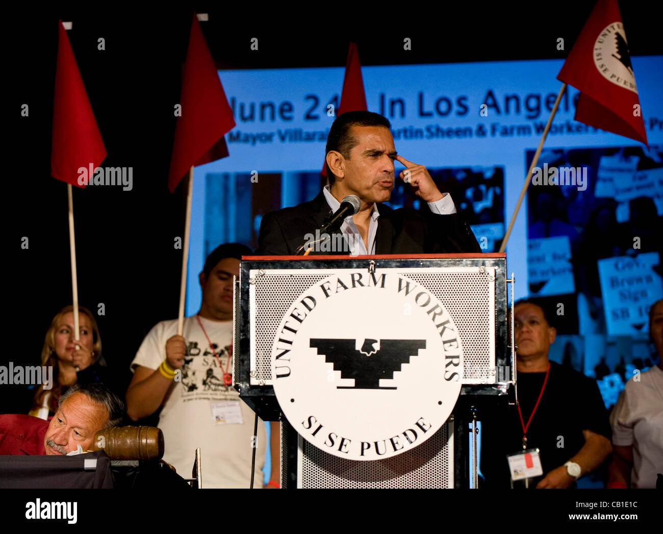 19. Mai 2012 spricht - Bakersfield, CA, USA - Los Angeles Bürgermeister Antonio Villaraigosa, den Delegierten der United Farm Workers 50. Jahrestag Convention. Einige 2.000 Teilnehmern und Unterstützern gesammelt an die legislativen Agenden weiterarbeiten und Landarbeiter, die union zu organisieren sein Stockfoto