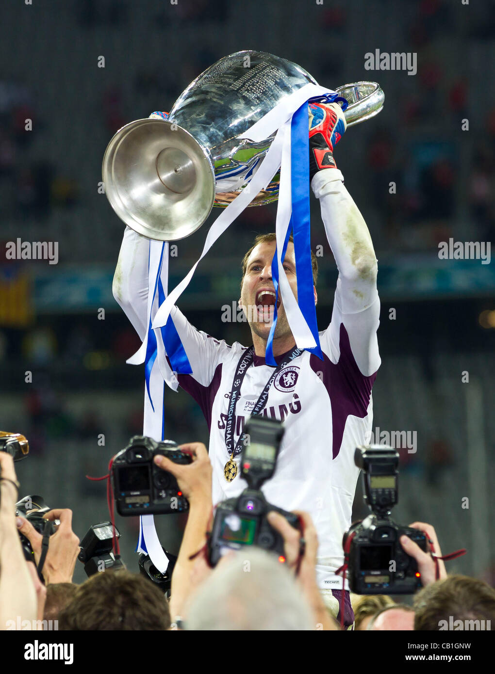 Petr CECH, Chelsea1 Champions League Pokal, Trophaee, Trophäe, Jubel, Freude, Schlagzeuggeschäft, Feiern, Lachen, Jubelt, Freuen, Reisst sterben Arme Hoch, Ballt Die Faust FC BAYERN München - FC CHELSEA (4 - 5) n.Elfmeterschiessen Fussball Herren UEFA Champions League Finale, Allianz Arena München, 19.05.2012 Stockfoto