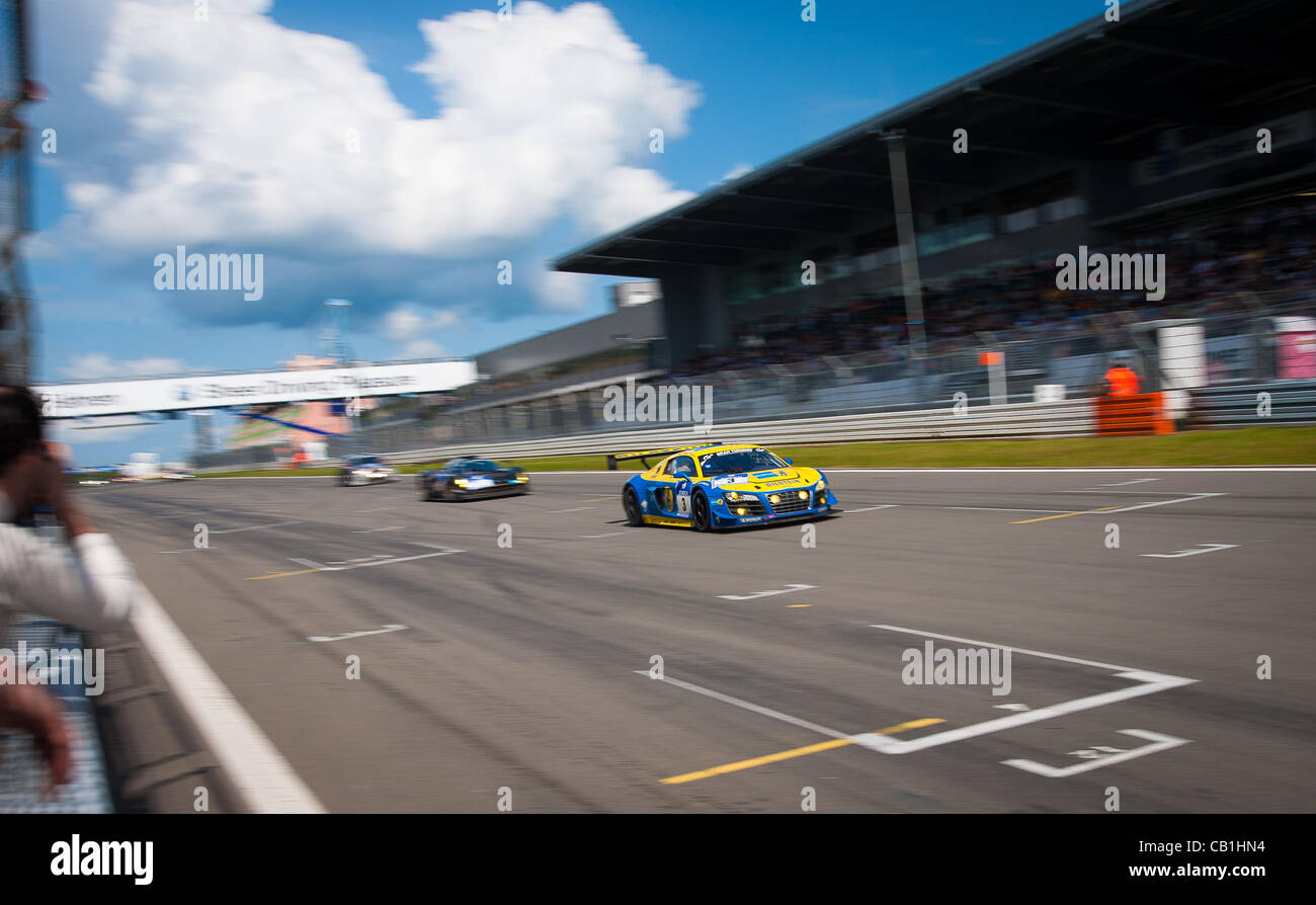 Marc Basseng (GER) / Christopher Haase (GER) / Frank Stippler (GER) / Markus Winkelhock (GER) fahren die gesamte und Klasse gewinnen #3 SP9 GT3 Audi Sport Team Phoenix Audi R8 LMS Ultra anlässlich des 40. Jahrestages Nürburgring 24 Stunden Rennen in der Nähe von Nurburg, Deutschland am 20. Mai 2012. Foto: Matt J Stockfoto