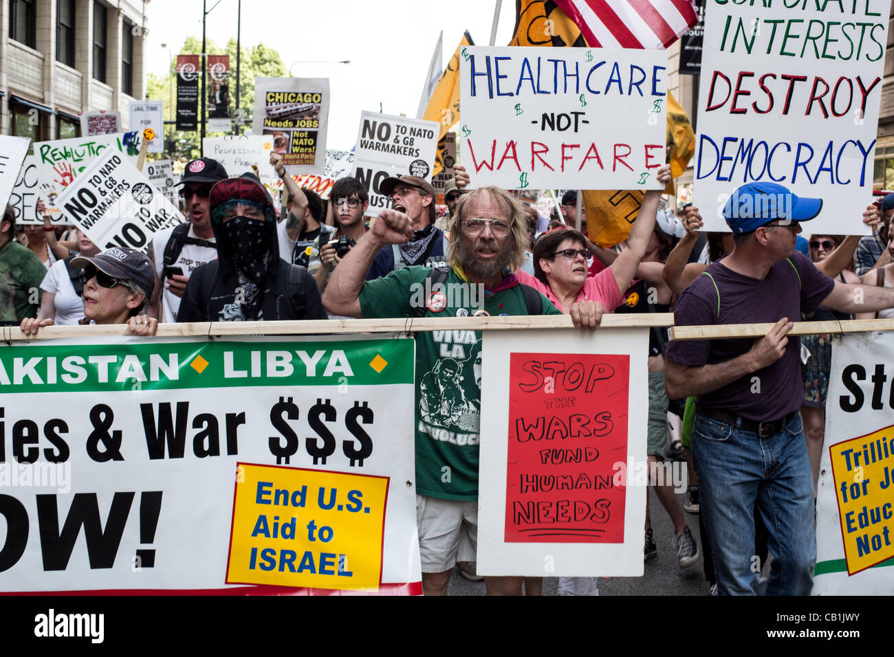 Chicago, USA. 20. Mai 2012. Demonstranten säumen die Straßen von Chicago bis 2012-NATO-Gipfel protestieren Stockfoto