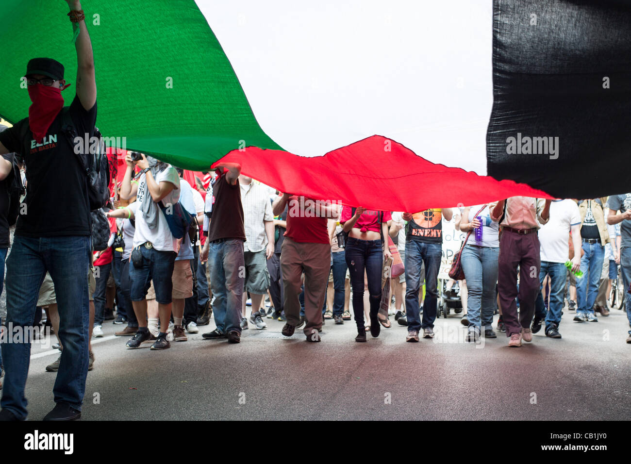 Chicago, USA. 20. Mai 2012. Demonstranten säumen die Straßen von Chicago bis 2012-NATO-Gipfel protestieren Stockfoto