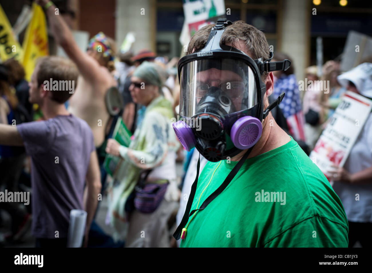 Chicago, USA. 20. Mai 2012. Demonstranten säumen die Straßen von Chicago bis 2012-NATO-Gipfel protestieren Stockfoto