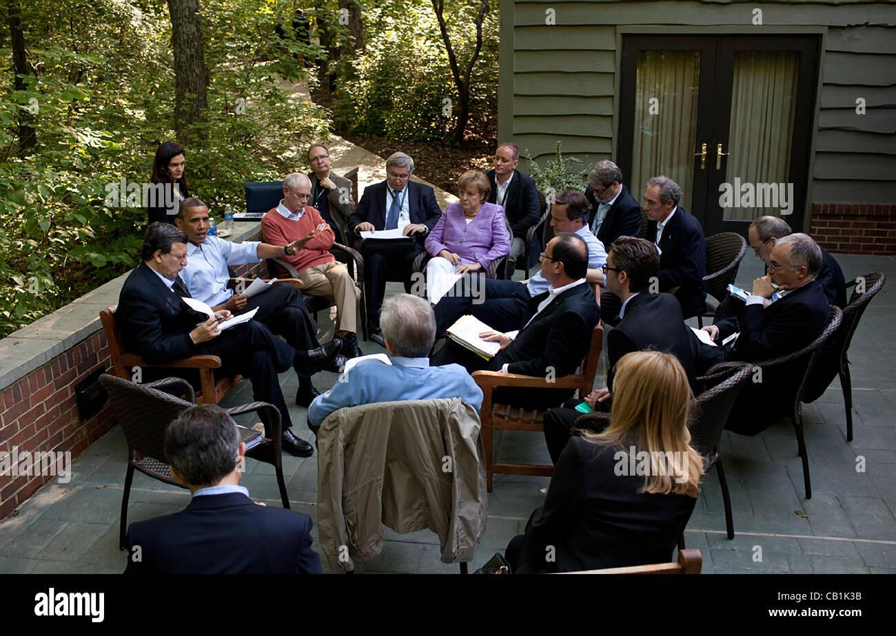 US-Präsident Barack Obama Eurogruppe auf dem Laurel Cabin Patio während des G8-Gipfels 19. Mai 2012 in Camp David in Maryland trifft. Stockfoto