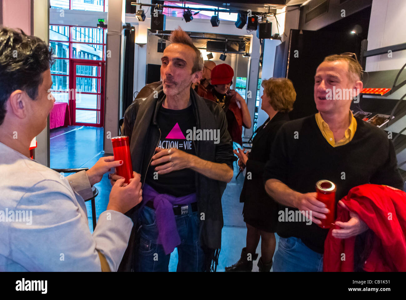 AIDS Candlelight Memorial, Jahrestag des Internationalen Gedenktages gegen AIDS, AIDS Awareness Sidaction, Paris, Frankreich, Fred Navarro, Paris, Militante, Freiwillige in Europa, franzosen in hiv Aids Stockfoto