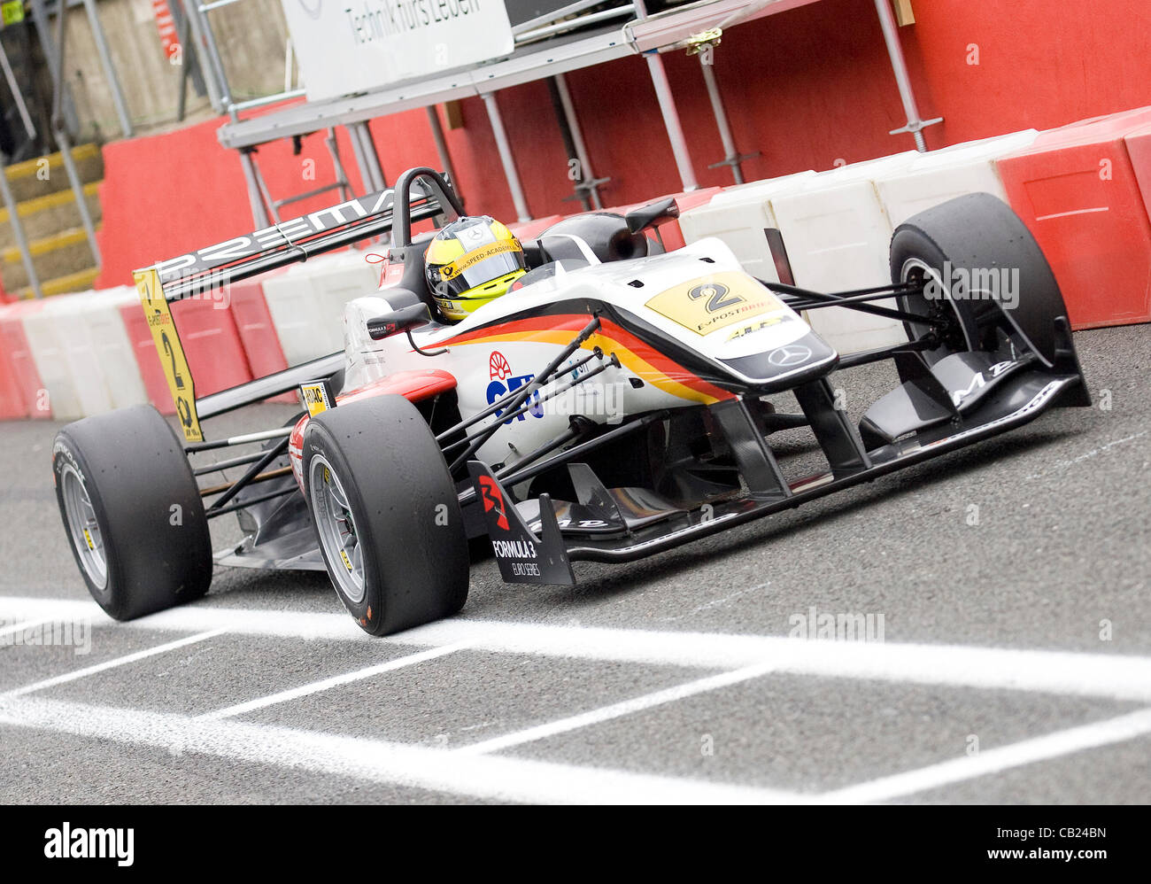 18.05.2012 brands Hatch, England. Formel 3 Euroserie, Sven Müller verlässt Boxengasse während Freitag FP1. Stockfoto