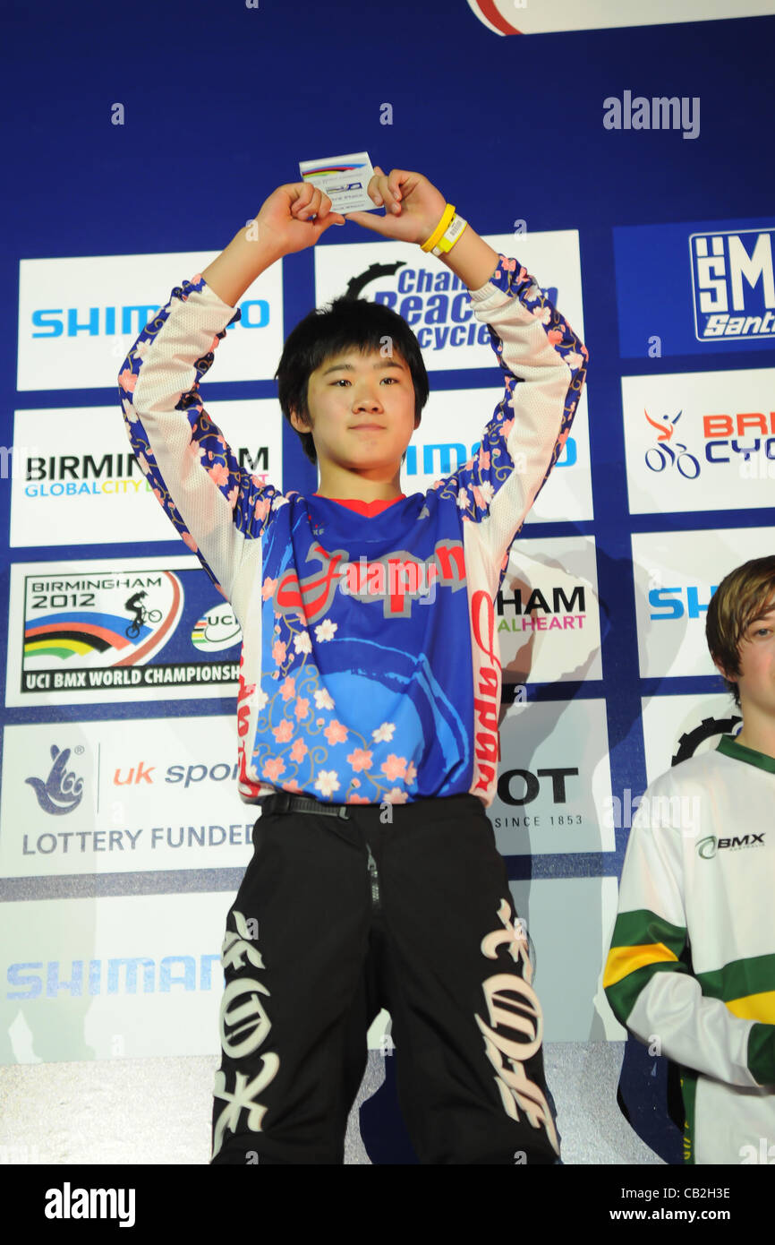 24.05.2012. England, Birmingham, National Indoor Arena. UCI-BMX-Weltmeisterschaft. Podium-Medaille Aufnahmen von der Challenge Finale. Knaben 14 3. Platz DaichiYAMAGUCHI JAPAN Stockfoto