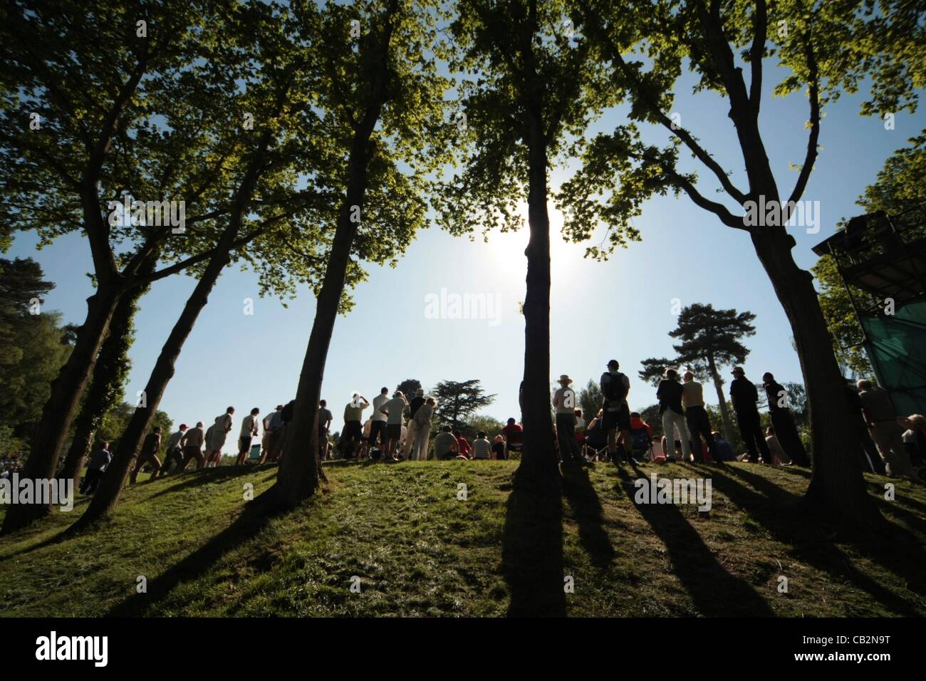 25.05.2012 Wentworth, England. Blick auf das 18. grün wie die Sonnenfilter tief während der BMW PGA Championship. Stockfoto