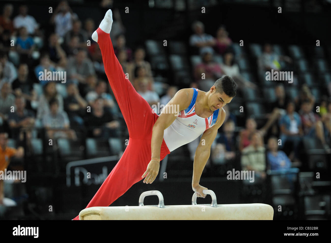 Europäische Gymnastik-Meisterschaften. Montpelier Frankreich. Senior Mens Individuum Finale 27.5.12. Louis Smith aus Großbritannien nimmt Silber Knauf Finale Stockfoto