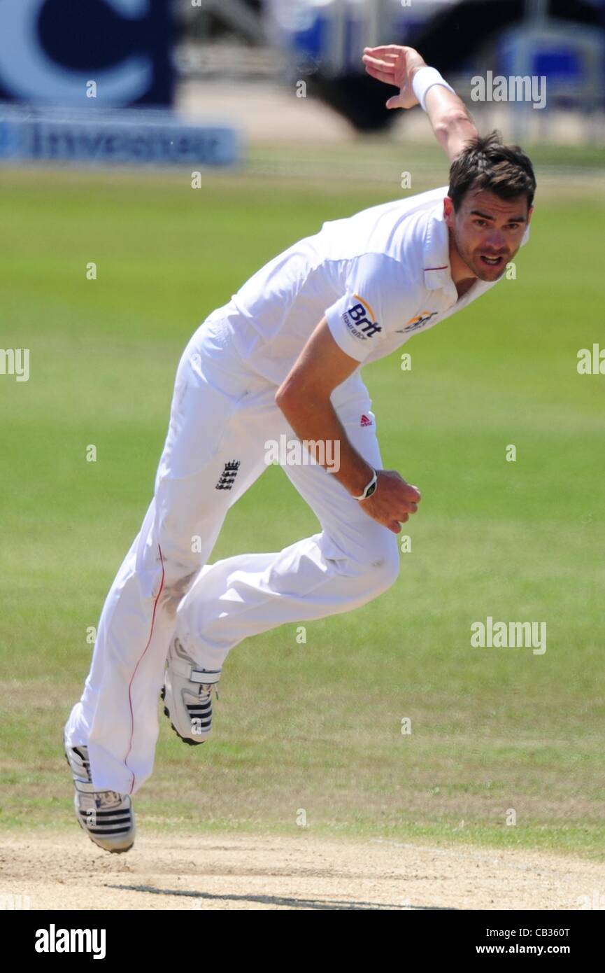 28.05.2012 Nottingham, England. Jimmy Anderson in Aktion während des zweiten Test England gegen die West Indies im Trent Bridge. Stockfoto