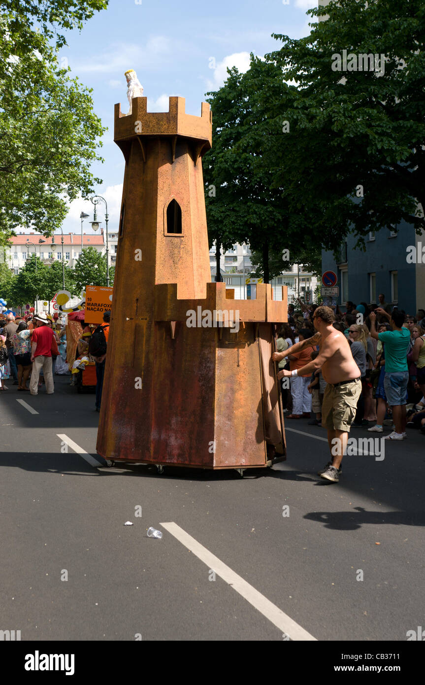 BERLIN - 27 Mai: Die traditionelle und die jährliche "Karneval der Kulturen", 27. Mai 2012 in Berlin, Deutschland Stockfoto