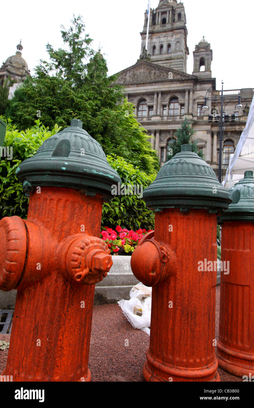World War Z Film set George Square Glasgow mit Dummy-Hydranten und City Chambers im Hintergrund Stockfoto