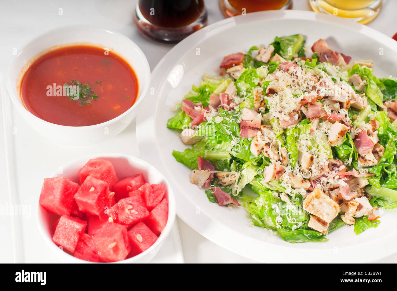 frischen klassischen Caesar Salat, gesunde Mahlzeit mehr DELICIOUS FOOD ON PORTFOLIO Stockfoto