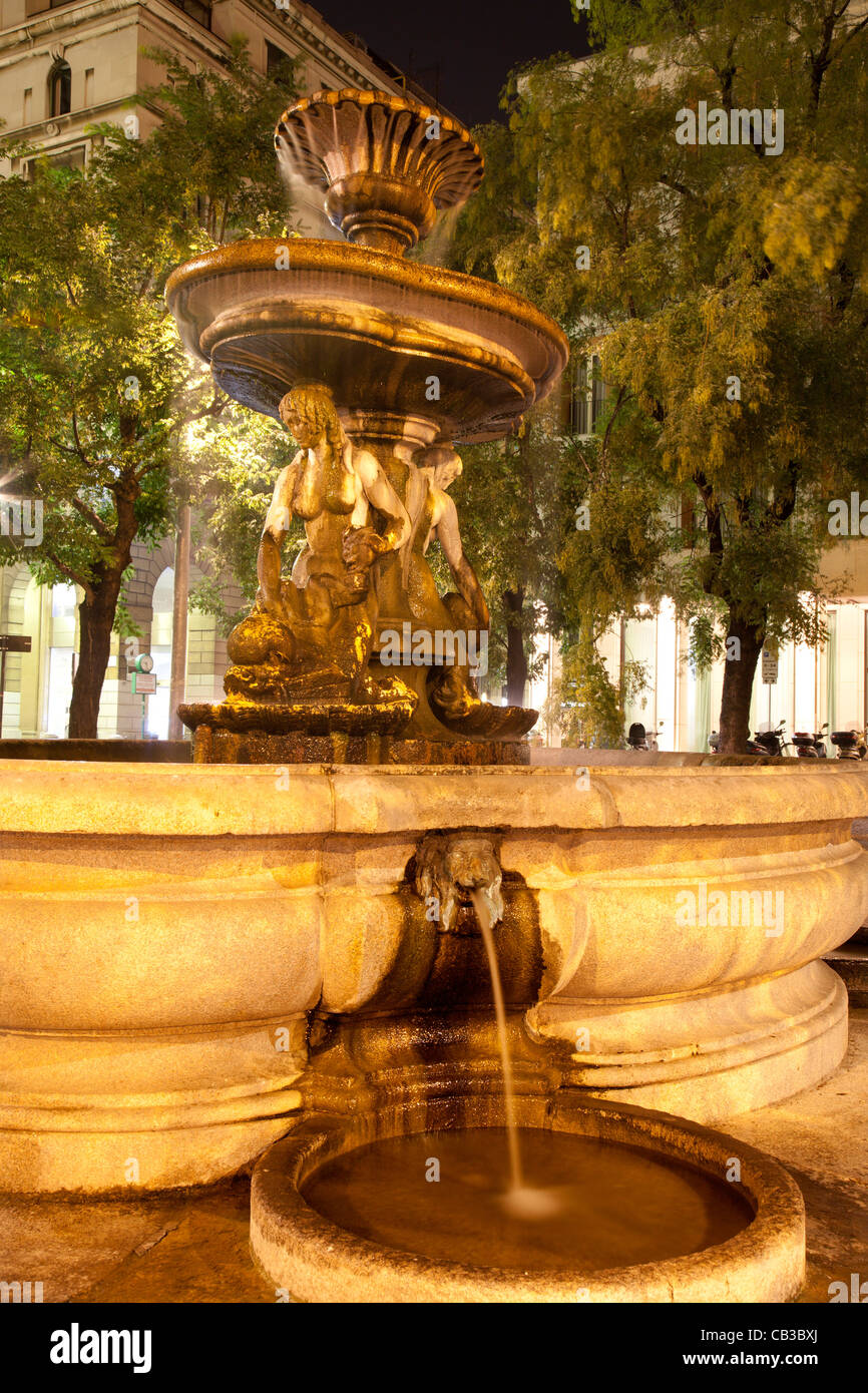 Mailand - Brunnen in der Nacht Stockfoto