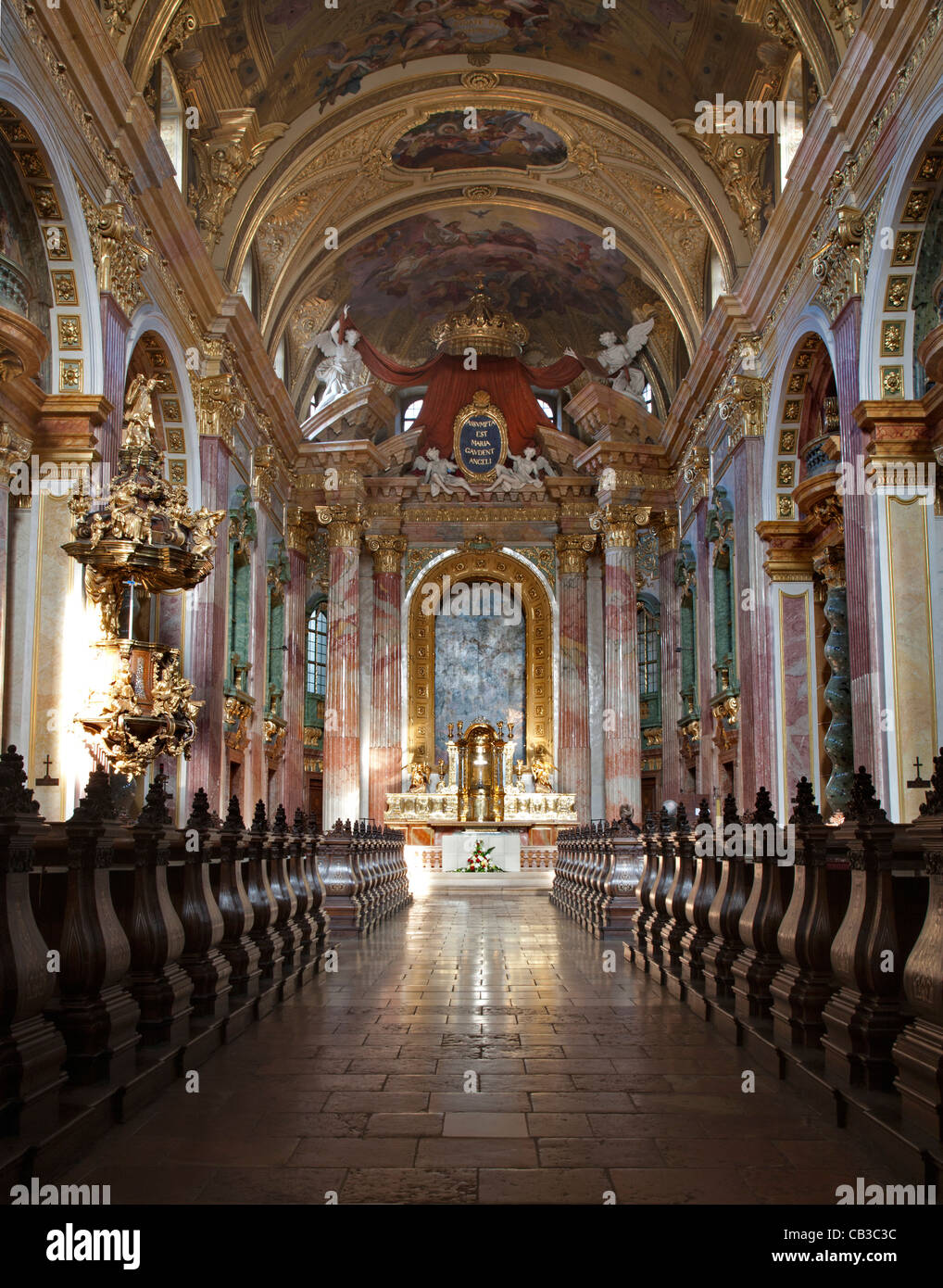 Wien - barocken Kirchenraum Stockfoto