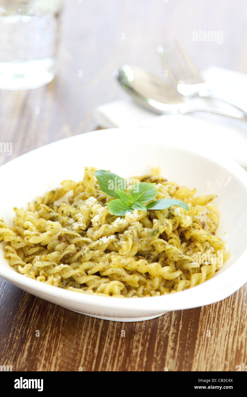 Pasta mit Pesto-sauce Stockfoto