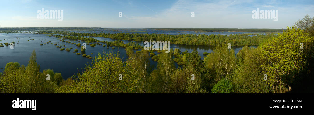 die Ufer des Flusses Desna, einen Panoramablick aus Nowgorod-Siverskyi Heilands Verklärung Kloster, Ukraine Stockfoto