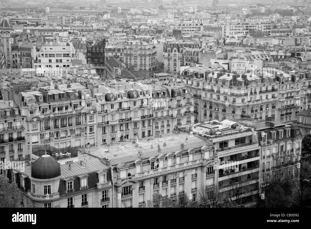 Stadt Paris, die Gebäude, Blick auf den Eiffelturm im Herbst (Frankreich). Stockfoto