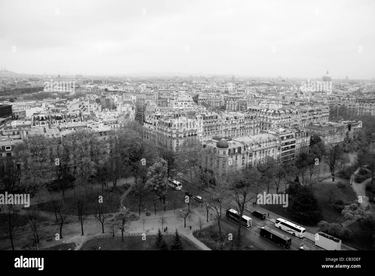 Stadt Paris, die Gebäude, Blick auf den Eiffelturm im Herbst (Frankreich). Stockfoto